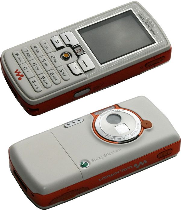 Early 2000s candybar phone
