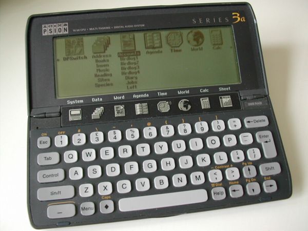 Electronic organiser with a full widescreen display and (comparatively) large keyboard