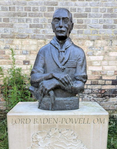 Statue of Baden Powell, inscription reads "Lord Baden Powell OM"