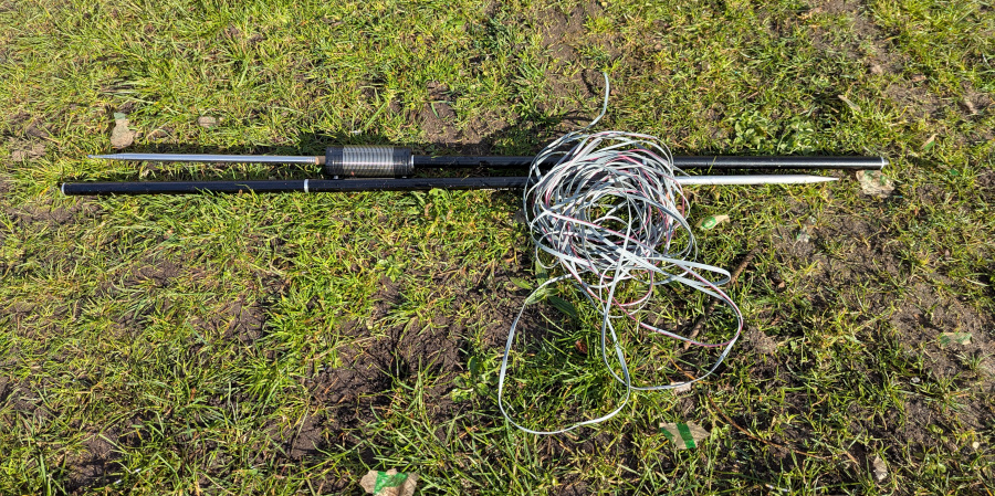 Antenna split into two parts