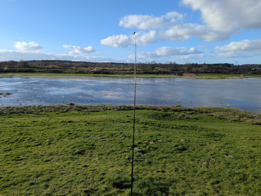 Dipole antenna on a pole in front of a partly flooded field