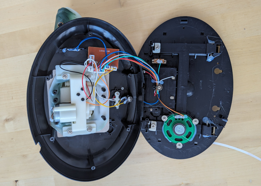 The insides of a Billy Bass