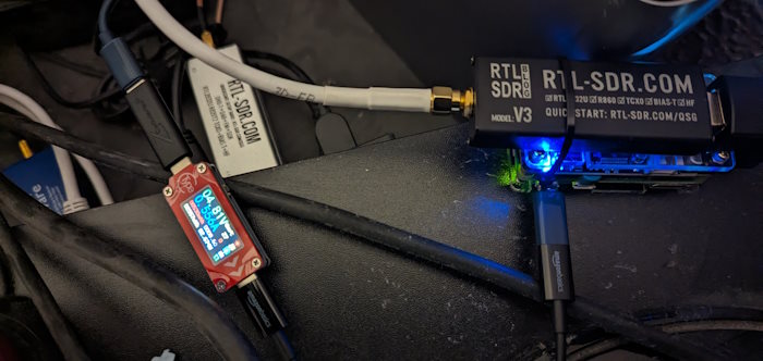 Inline USB current meter next to Plane/Sailing Portable